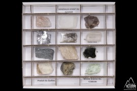 CC0810 Collection de 12 minéraux avec du clivage
